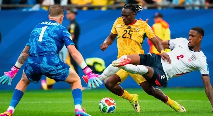 VAR Engleska Gana Said Martinez