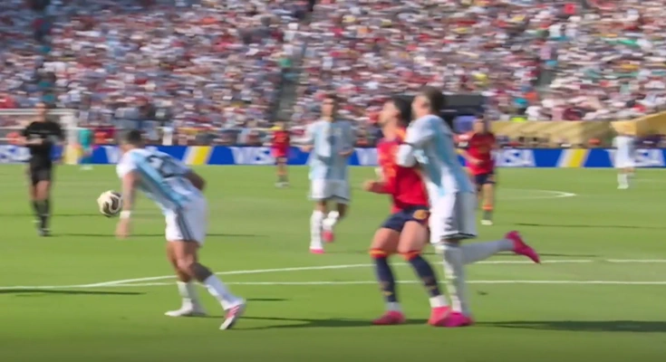 Merino je stao na stopalo Otamendija.na utakmici Španjolska-Argentina